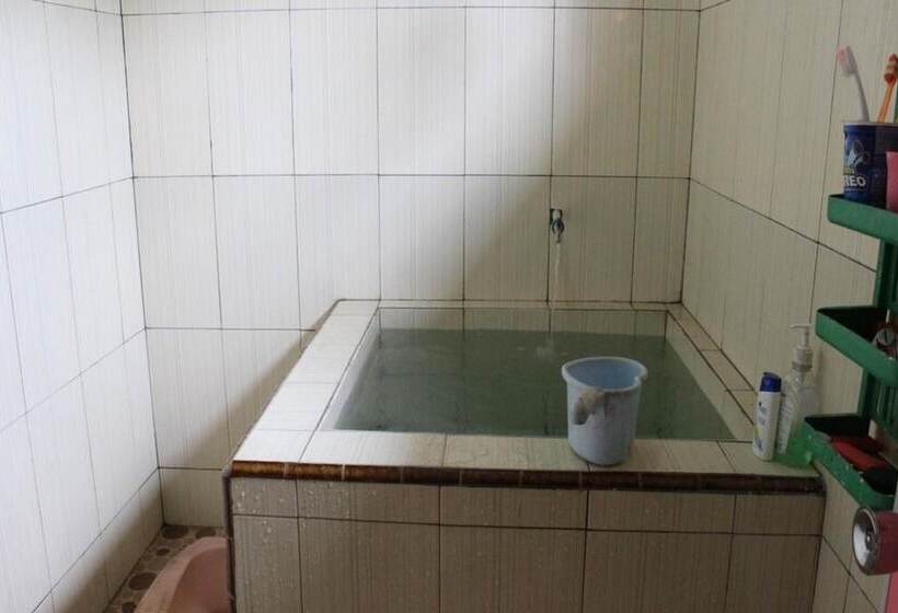 ホテル Oyo Home 91250 Desa Wisata Taraju