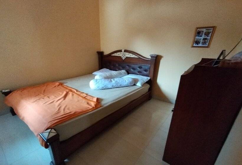 ホテル Oyo Home 91250 Desa Wisata Taraju