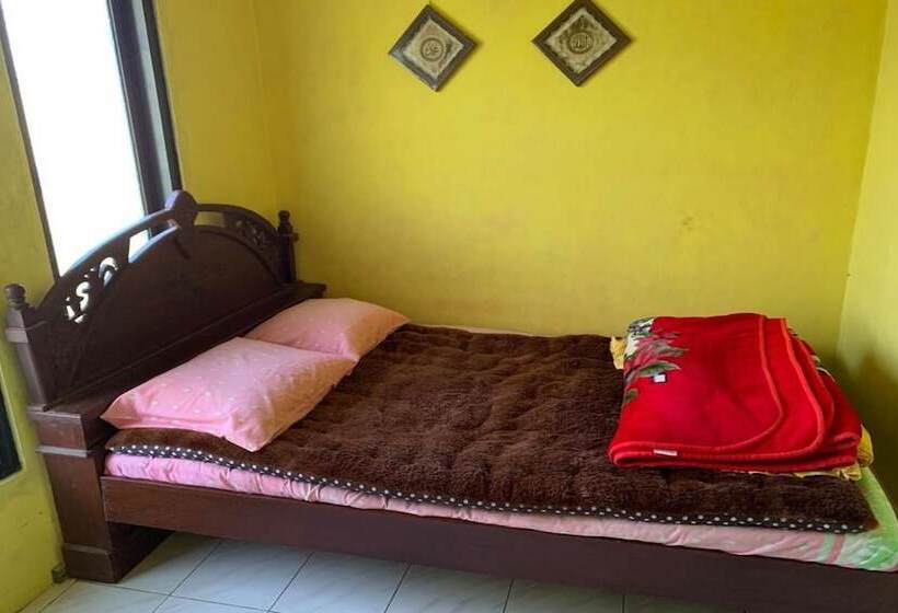 ホテル Oyo Home 91250 Desa Wisata Taraju