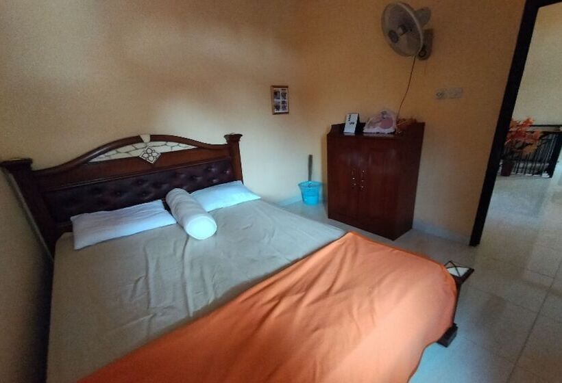 ホテル Oyo Home 91250 Desa Wisata Taraju