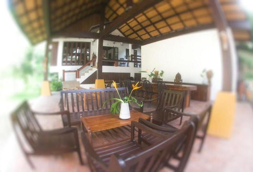 Kawarin Secret Hut Hotel And Resort