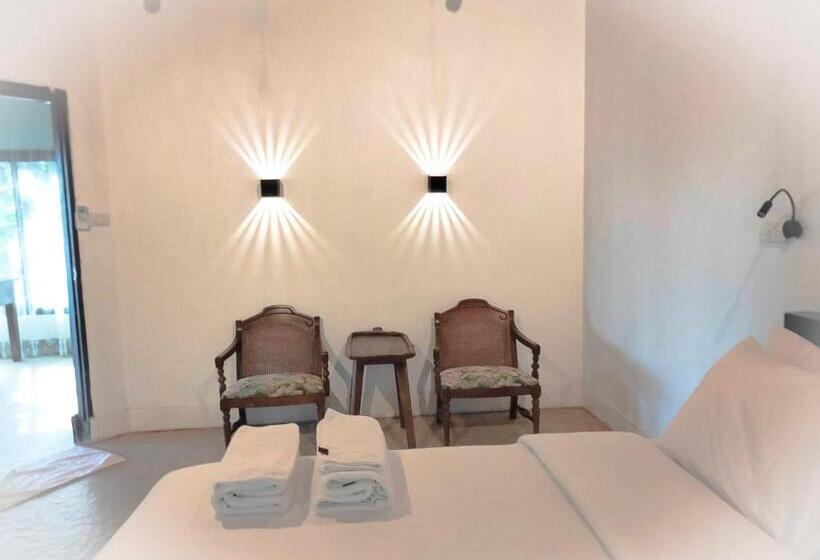 Kawarin Secret Hut Hotel And Resort