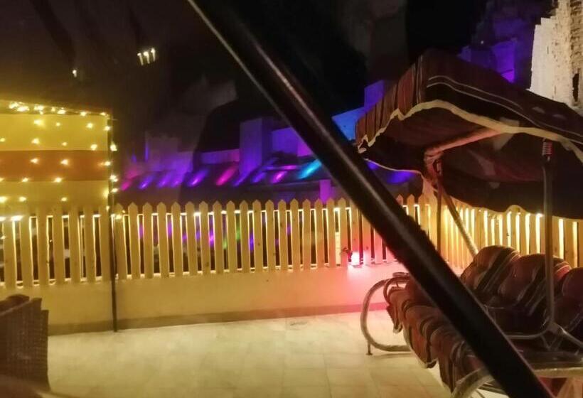 پانسیون Bubble Castle House