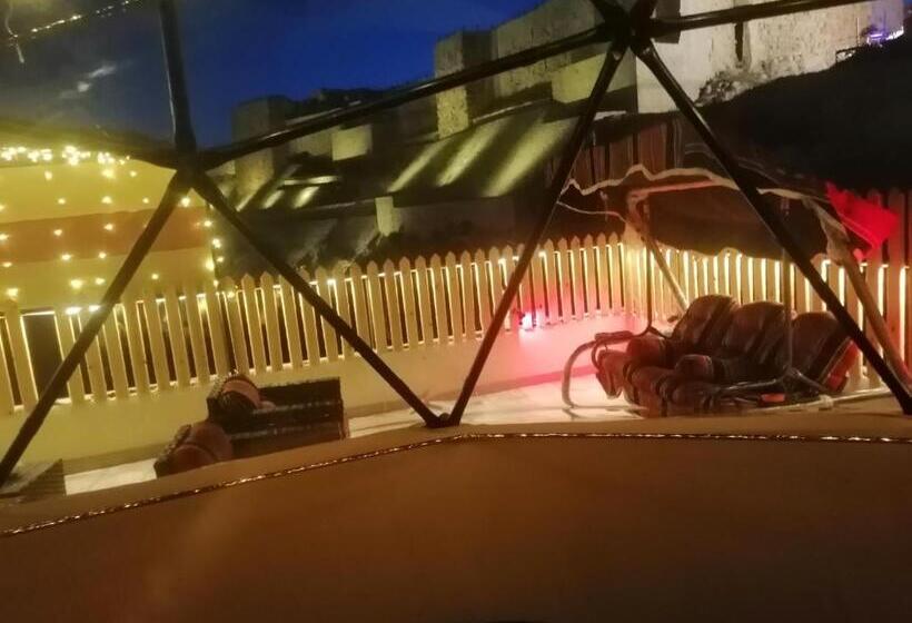 پانسیون Bubble Castle House