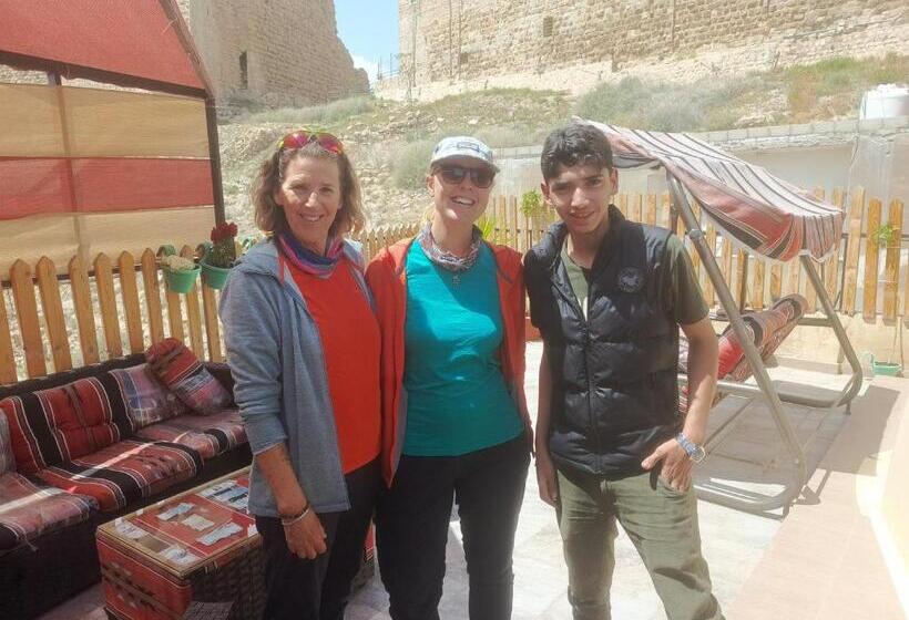 پانسیون Bubble Castle House