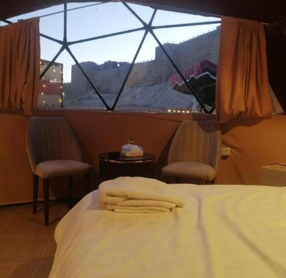 پانسیون Bubble Castle House