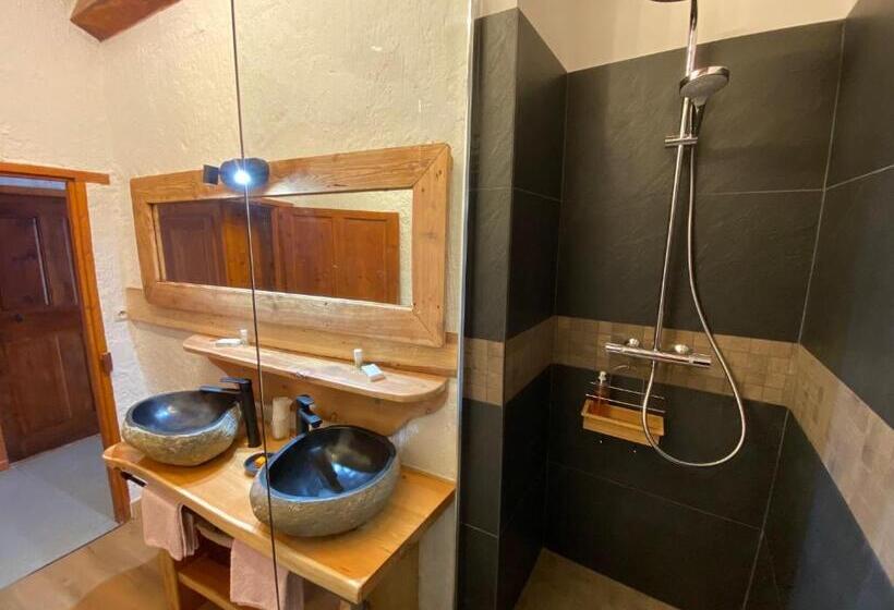 بنسيون Maison D’hôtes Les Méans