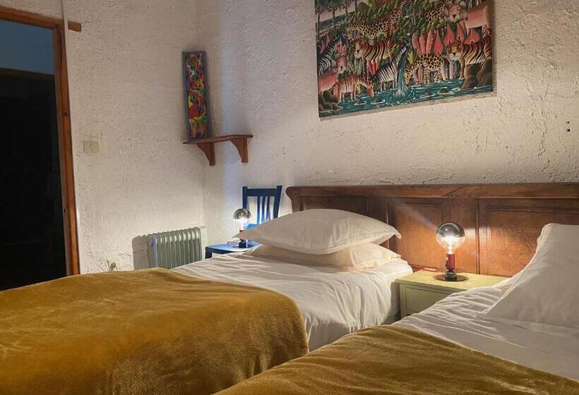 بنسيون Maison D’hôtes Les Méans