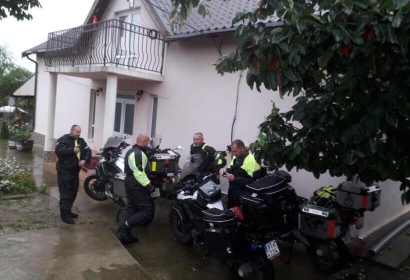 פנסיון Vila Siminica