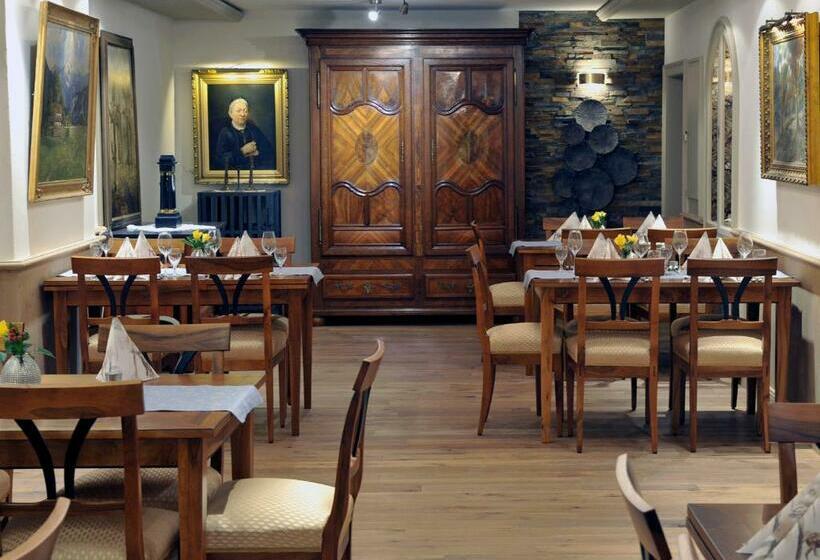 ユースホステル Gasthaus Zum Goldenen Hirschen