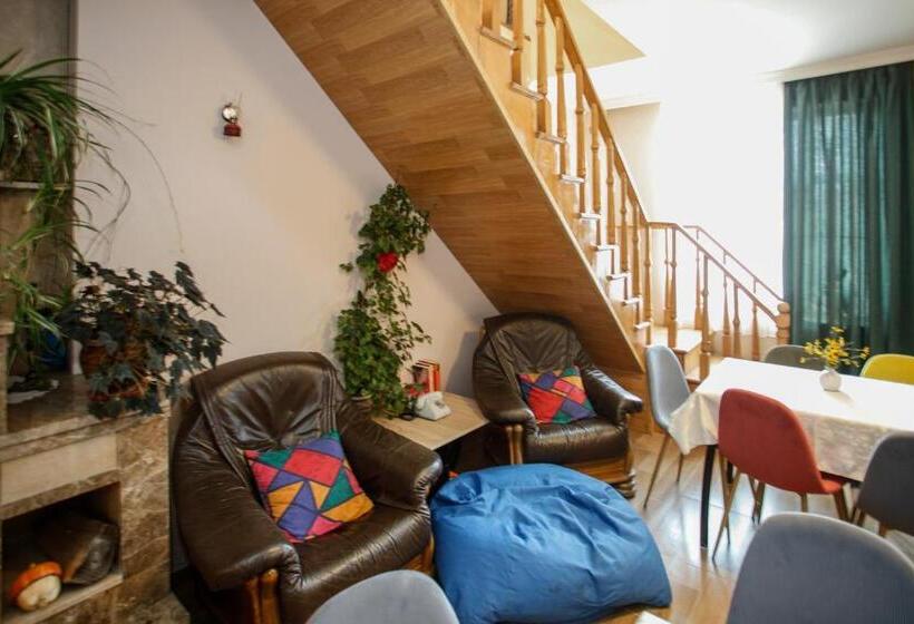 هاستل Green Tianeti