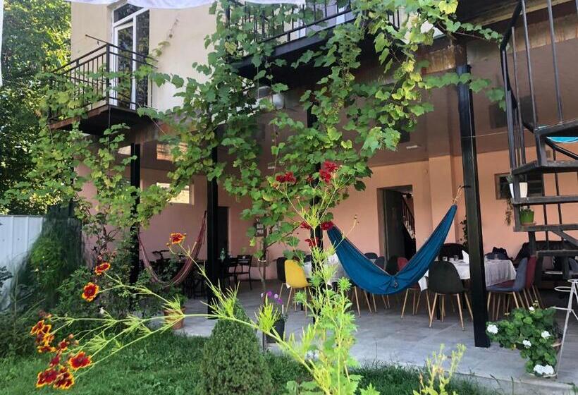 هاستل Green Tianeti