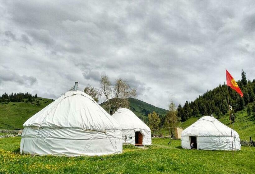 هاستل Jyrgalan Yurt Lodge