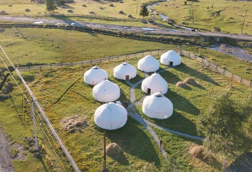 هاستل Jyrgalan Yurt Lodge