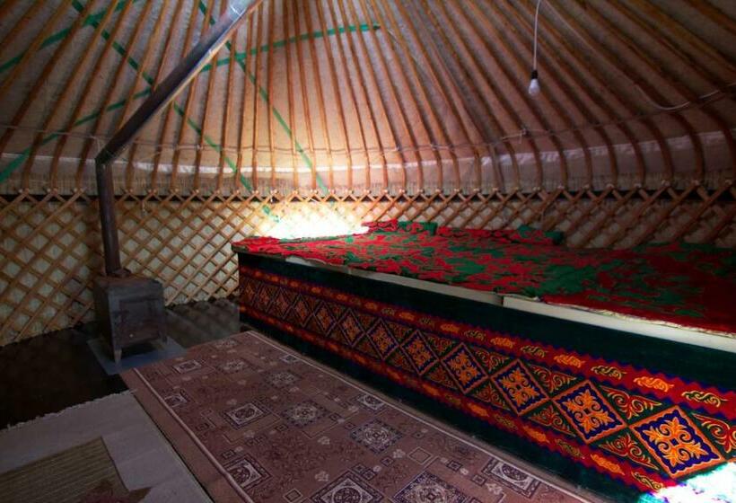 هاستل Jyrgalan Yurt Lodge