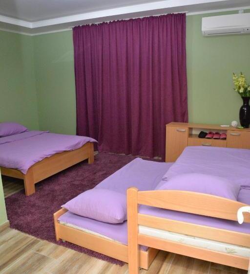 تختخواب و صبحانه As Club