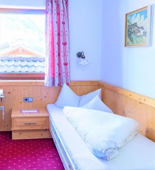 تختخواب و صبحانه Pension Schneider