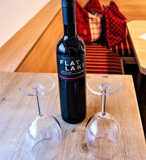 تختخواب و صبحانه Pension Schneider