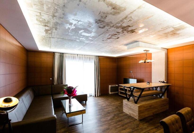 בית מלון כפרי Finix Casino