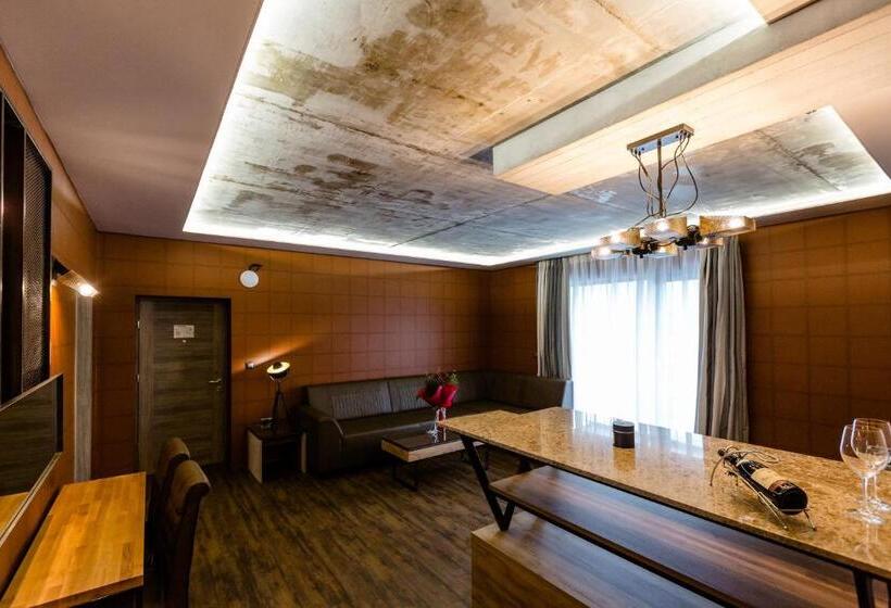 בית מלון כפרי Finix Casino