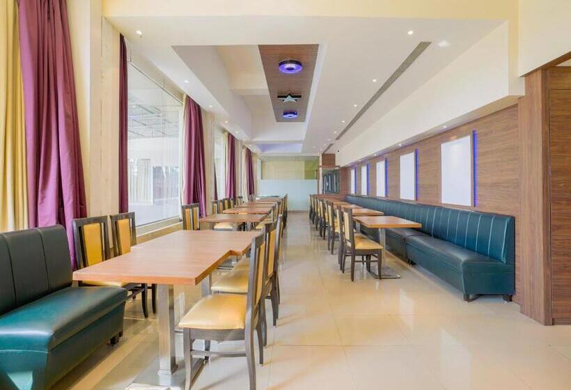 Отель Le Mount Plaza Near Igi Airport