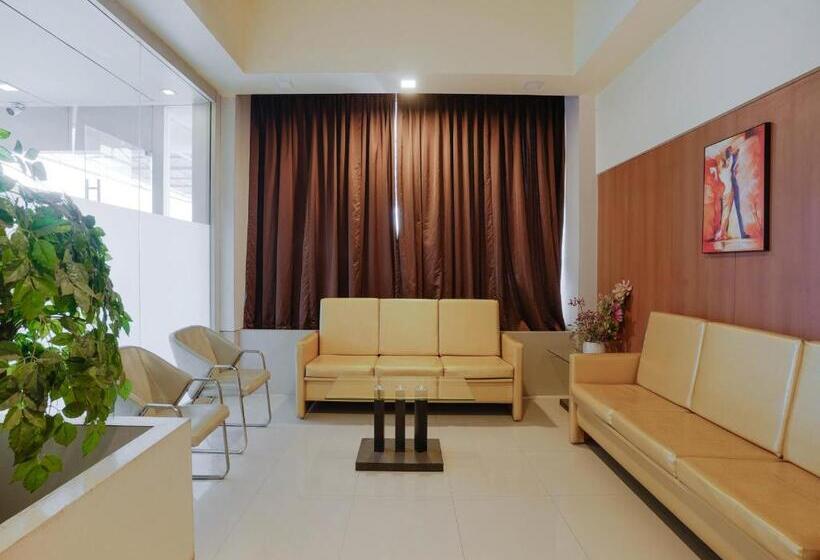 Отель Le Mount Plaza Near Igi Airport