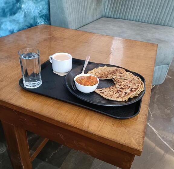 Отель Le Mount Plaza Near Igi Airport