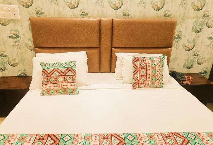 Отель Le Mount Plaza Near Igi Airport