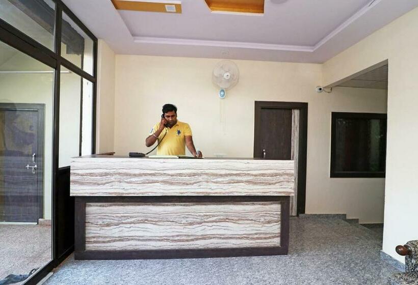 酒店 Oyo Grand Sudershan Hs