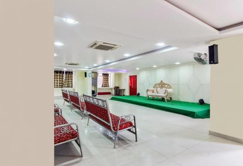 Отель Oyo Home 37838 Bahavni Residency