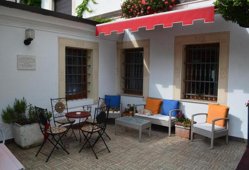 פנסיון Alla Posta Guest House