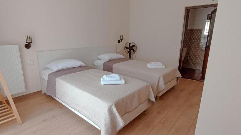 پانسیون Alvani Inn