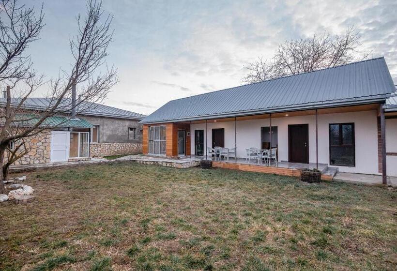 پانسیون Alvani Inn