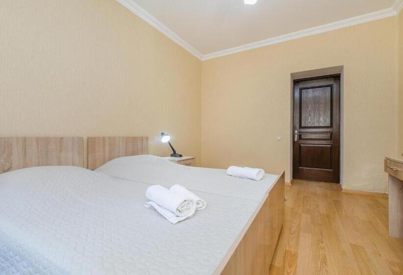 پانسیون Alvani Inn