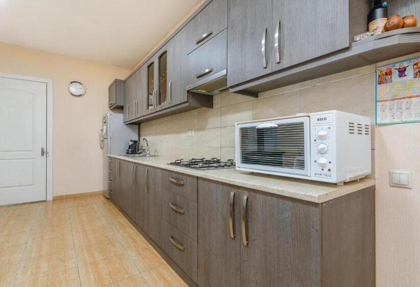 پانسیون Alvani Inn