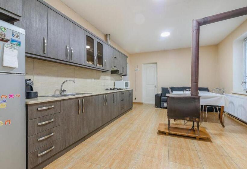 پانسیون Alvani Inn