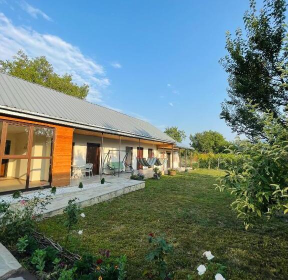 پانسیون Alvani Inn