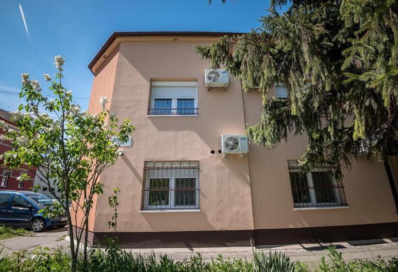 Пансион Mokka Apartman Szeged
