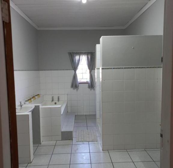 هاستل Orange Elephant Backpackers