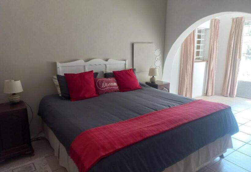 هاستل Orange Elephant Backpackers