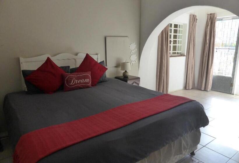 هاستل Orange Elephant Backpackers