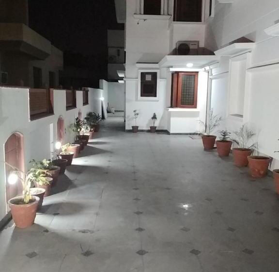 בית מלון כפרי White Castle Manesar