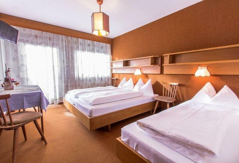 ペンション Garni Aquila