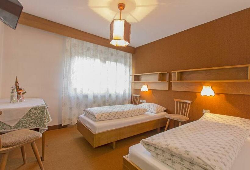 ペンション Garni Aquila