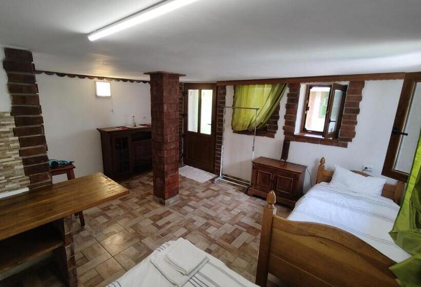 بنسيون La Tataia Zahei