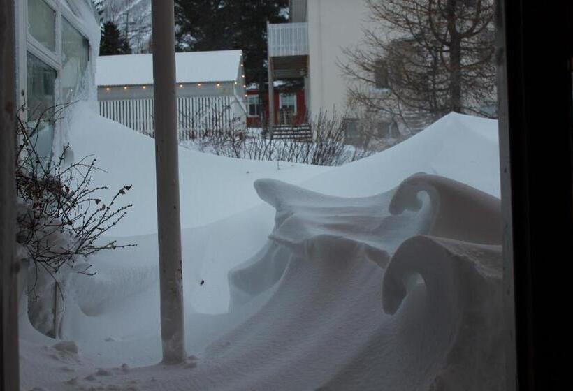 ペンション The Guesthouse By The Fjord