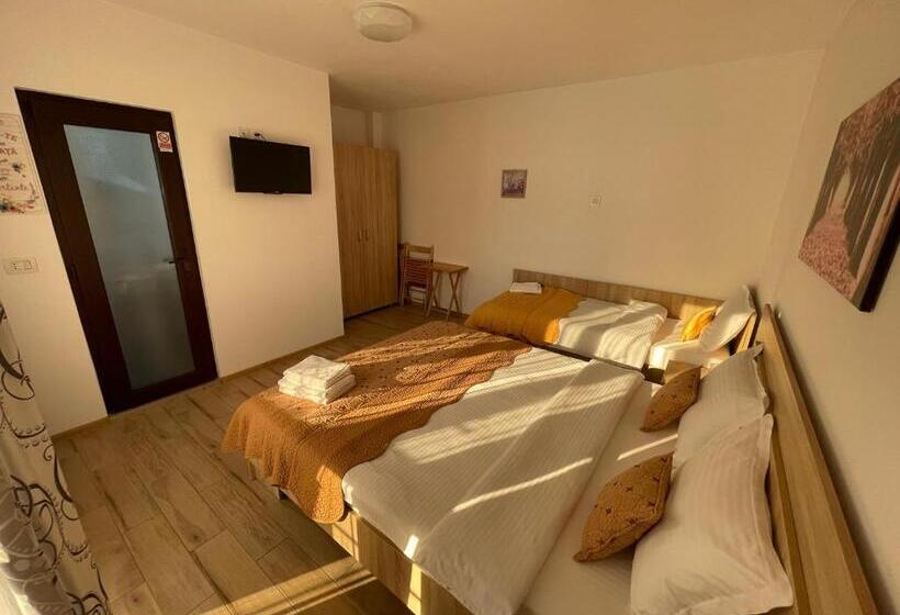 פנסיון Vila Lorena