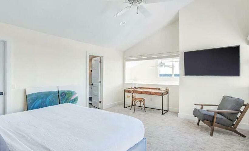 Townhouses & Captain S Quarters