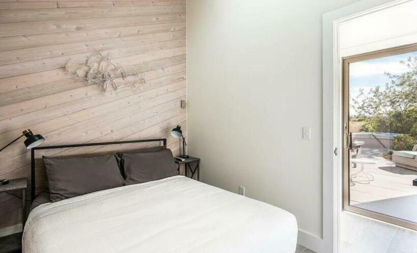 Townhouses & Captain S Quarters