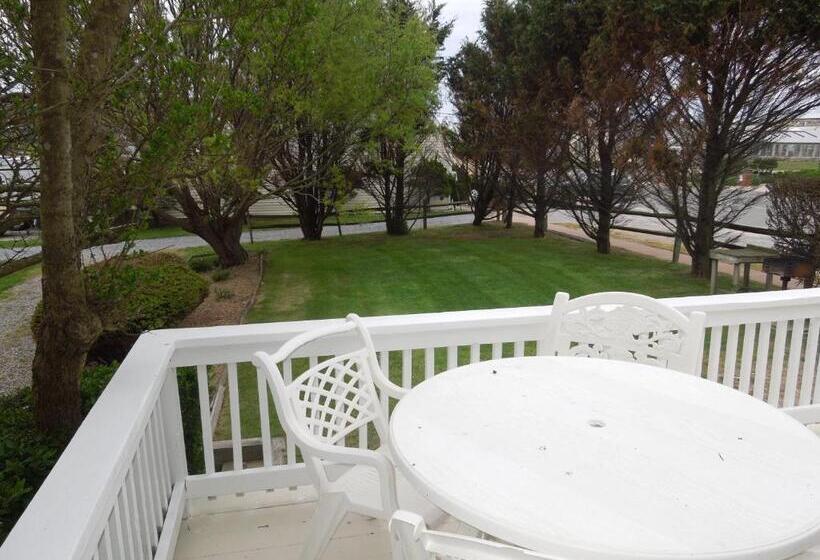 Townhouses & Captain S Quarters